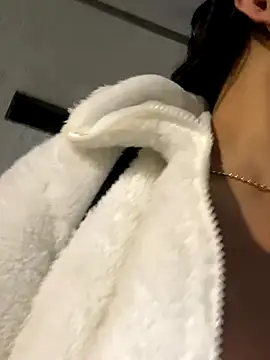 MelissaGill  online show from December 4, 10:35 am