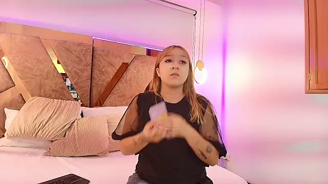 Snapshot of emma_cook_ chatting on November 28, 9:28 pm emma cook online show from November 28, 9:28 pm