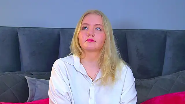 Snapshot of EmilyEvanse chatting on December 1, 6:29 am EmilyEvanse online show from December 1, 6:29 am