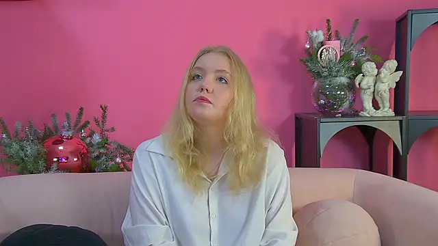 Snapshot of EmilyEvanse chatting on December 2, 6:08 am EmilyEvanse online show from December 2, 6:08 am