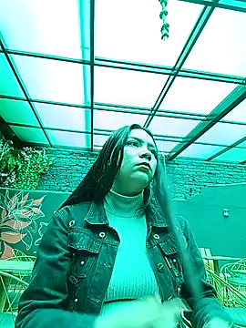 Snapshot of Vayoleth_0-2 chatting on December 2, 3:18 pm Vayoleth 0-2 online show from December 2, 3:18 pm