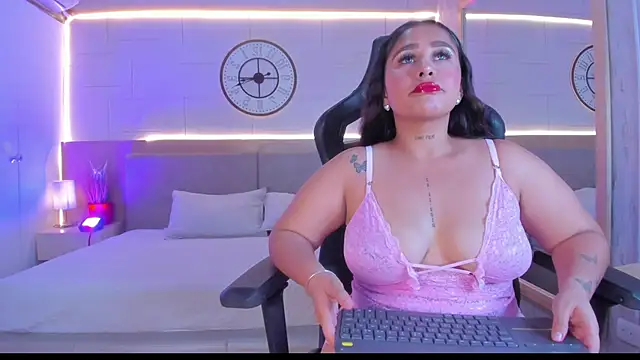 Snapshot of Julietaa_1 chatting on November 27, 7:49 pm Julietaa 1 online show from November 27, 7:49 pm