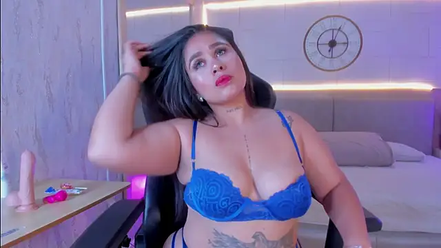 Snapshot of Julietaa_1 chatting on December 3, 7:34 pm Julietaa 1 online show from December 3, 7:34 pm