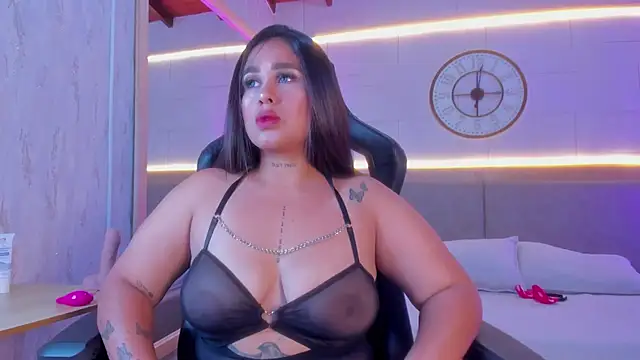 Snapshot of Julietaa_1 chatting on December 5, 7:32 pm Julietaa 1 online show from December 5, 7:32 pm