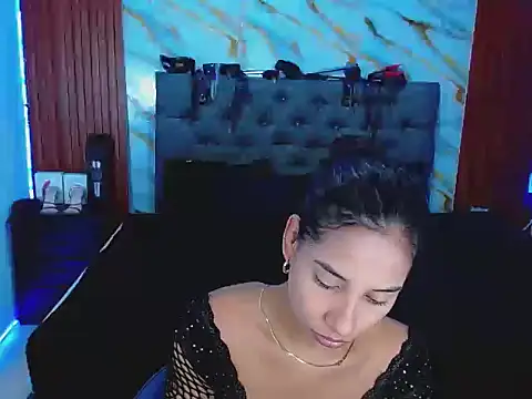 Snapshot of Meryandcris chatting on December 3, 1:31 pm Meryandcris online show from December 3, 1:31 pm