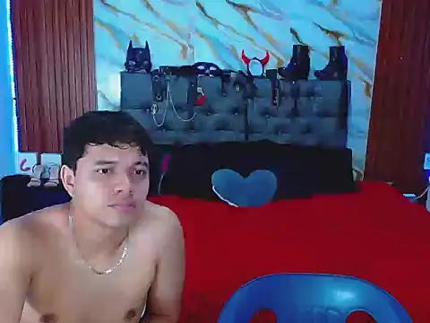 Snapshot of Meryandcris chatting on December 16, 6:29 am Meryandcris online show from December 16, 6:29 am