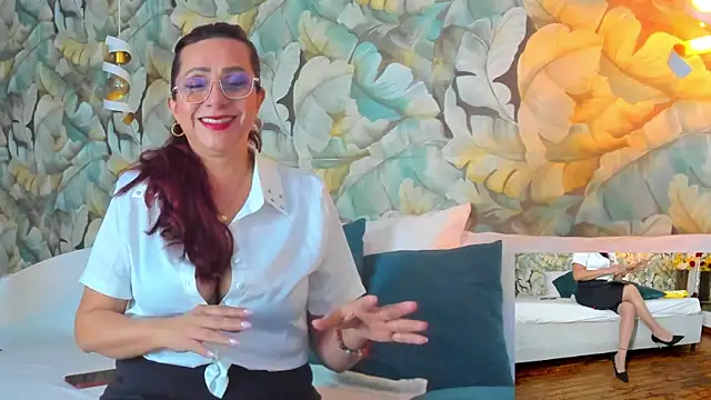 Snapshot of Madame_Angelic_1 chatting on May 7, 4:29 am Madame Angelic 1 online show from May 7, 4:29 am