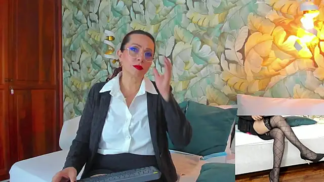 Snapshot of Madame_Angelic_1 chatting on June 20, 3:09 am Madame Angelic 1 online show from June 20, 3:09 am