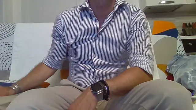 Snapshot of Eroshotlicker chatting on June 8, 9:37 pm Eroshotlicker online show from June 8, 9:37 pm
