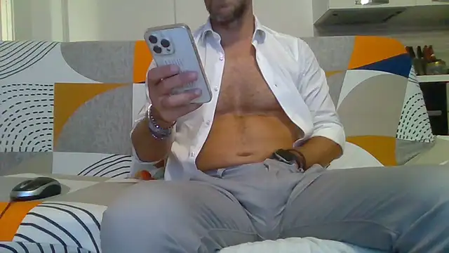 Snapshot of Eroshotlicker chatting on August 3, 9:18 pm Eroshotlicker online show from August 3, 9:18 pm
