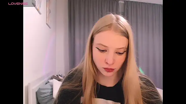 Snapshot of _Milana_Sparkl75_ chatting on November 29, 1:41 am Milana Sparkl75 online show from November 29, 1:41 am