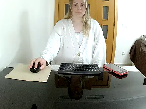 Snapshot of Adelyxveex chatting on November 29, 11:19 pm Adelyxveex online show from November 29, 11:19 pm