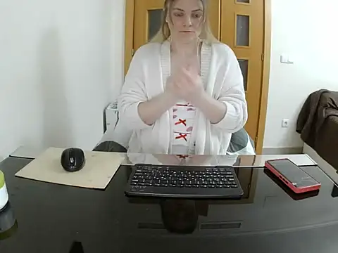 Snapshot of Adelyxveex chatting on November 30, 10:58 pm Adelyxveex online show from November 30, 10:58 pm