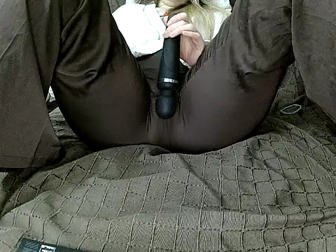 Snapshot of Adelyxveex chatting on December 4, 12:25 pm Adelyxveex online show from December 4, 12:25 pm