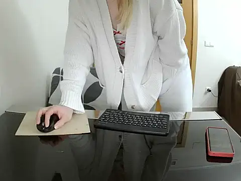 Snapshot of Adelyxveex chatting on December 5, 12:41 am Adelyxveex online show from December 5, 12:41 am