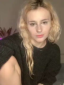 Snapshot of MilaElin chatting on December 4, 10:29 pm MilaElin online show from December 4, 10:29 pm