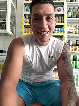 Snapshot of OliverWest04 chatting on November 27, 5:26 pm OliverWest04 online show from November 27, 5:26 pm