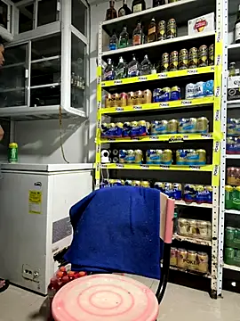 Snapshot of OliverWest04 chatting on December 5, 6:55 am OliverWest04 online show from December 5, 6:55 am