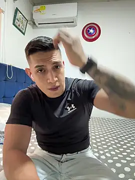 OliverWest04 online show from April 14, 5:19 pm