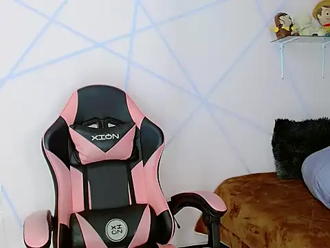 Snapshot of Natasha__Hot_ chatting on December 4, 9:40 am Natasha Hot online show from December 4, 9:40 am