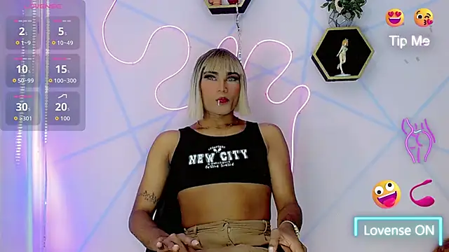 Snapshot of Natasha__Hot_ chatting on December 14, 1:11 am Natasha Hot online show from December 14, 1:11 am