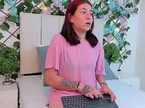 Snapshot of CharlotteBlossom chatting on November 29, 8:01 pm CharlotteBlossom online show from November 29, 8:01 pm