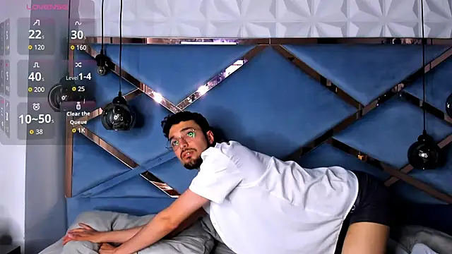 Snapshot of JonnyGreey chatting on December 1, 7:19 pm JonnyGreey online show from December 1, 7:19 pm