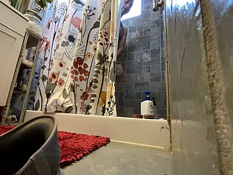 xxxenzo1 online show from December 28, 6:18 pm