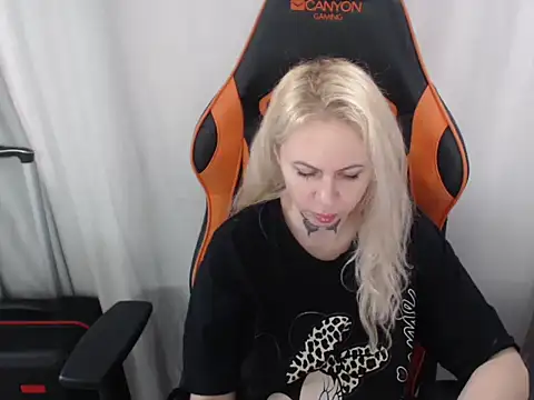 MissButterfly69 online show from November 29, 11:35 am