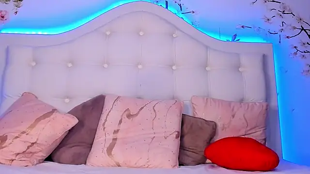 TinyBlair online show from March 6, 5:37 am