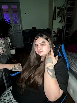 Snapshot of MariasV chatting on December 14, 4:56 pm MariasV online show from December 14, 4:56 pm