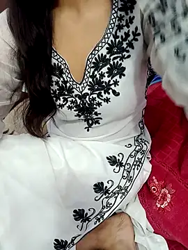 Snapshot of Triptii_0 chatting on December 5, 6:15 pm Triptii 0 online show from December 5, 6:15 pm