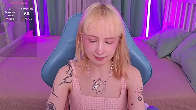 Snapshot of _Babyface_ chatting on May 27, 1:30 pm Babyface online show from May 27, 1:30 pm