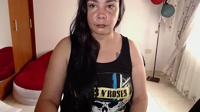 Snapshot of vivian-milf chatting on November 25, 1:55 pm vivian-milf online show from November 25, 1:55 pm