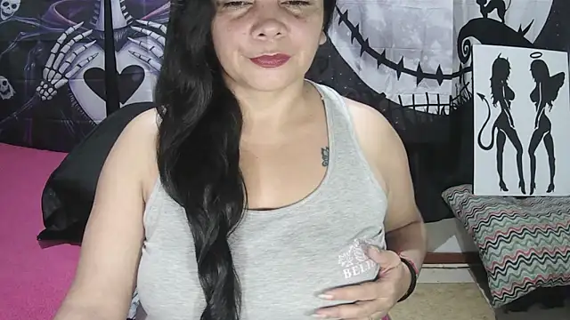 Snapshot of vivian-milf chatting on June 13, 1:47 am vivian-milf online show from June 13, 1:47 am
