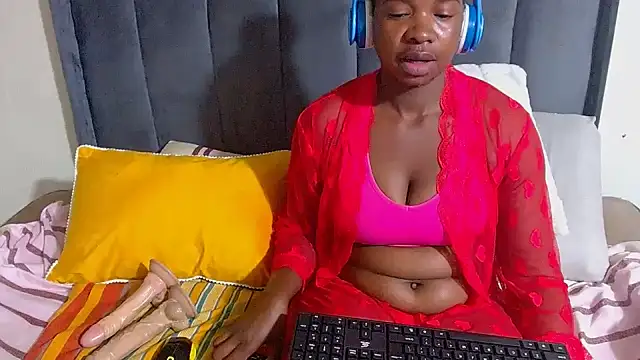 Snapshot of EMBER_FOX chatting on June 9, 10:21 pm EMBER FOX online show from June 9, 10:21 pm