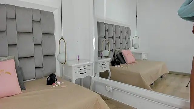 Snapshot of gaby_smit__ chatting on December 15, 11:58 am gaby smit online show from December 15, 11:58 am