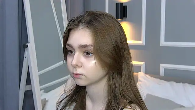 Snapshot of NatalieCroft chatting on December 5, 6:11 am NatalieCroft online show from December 5, 6:11 am