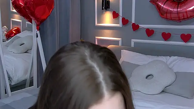 Snapshot of NatalieCroft chatting on February 13, 6:31 am NatalieCroft online show from February 13, 6:31 am