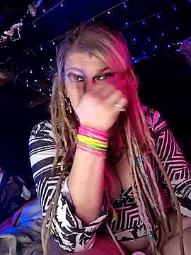 Snapshot of Horny_hippie chatting on October 28, 10:34 pm Horny hippie online show from October 28, 10:34 pm