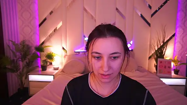 RoxieRay online show from March 6, 7:27 am