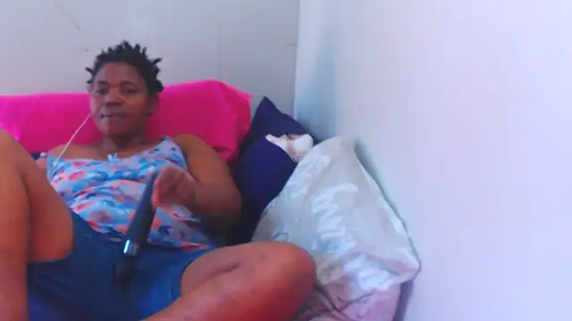 Snapshot of KittyPussyZA chatting on February 3, 10:31 am KittyPussyZA online show from February 3, 10:31 am