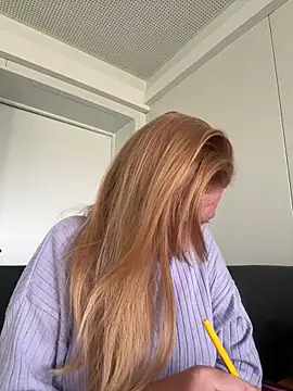 Snapshot of JenyJansy chatting on December 17, 11:27 am JenyJansy online show from December 17, 11:27 am