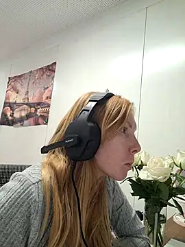 Snapshot of JenyJansy chatting on December 18, 8:37 pm JenyJansy online show from December 18, 8:37 pm