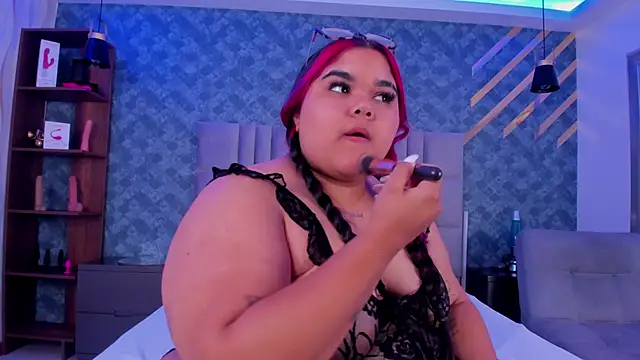 Snapshot of AlyzzandreRouge chatting on December 3, 11:52 am AlyzzandreRouge online show from December 3, 11:52 am