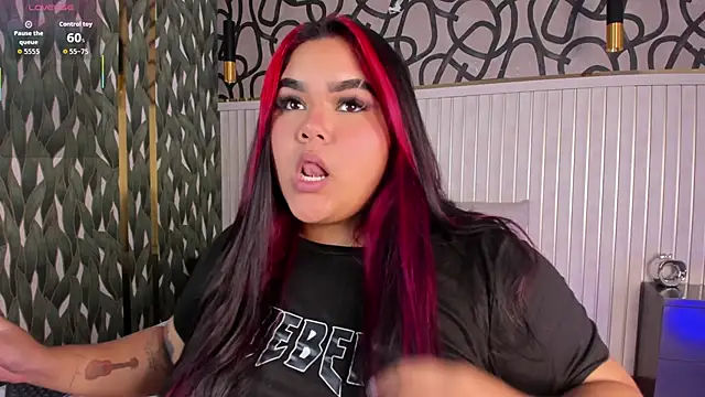 Snapshot of AlyzzandreRouge chatting on December 15, 12:42 pm AlyzzandreRouge online show from December 15, 12:42 pm