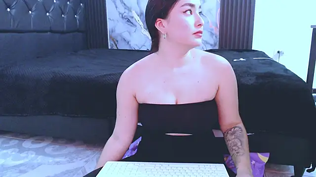 NoaLeon21 online show from February 22, 5:55 pm