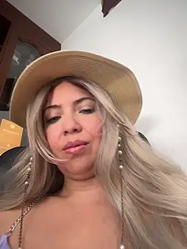 Snapshot of IsaSantoDomingo chatting on December 15, 3:27 pm IsaSantoDomingo online show from December 15, 3:27 pm