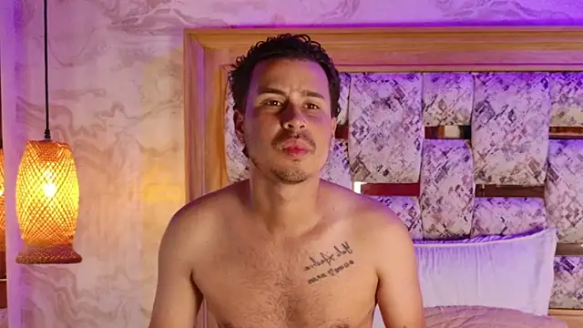 Snapshot of aron_emily_23 chatting on December 13, 7:53 pm aron emily 23 online show from December 13, 7:53 pm