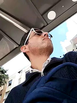 Snapshot of Fuegosutil chatting on December 1, 5:51 pm Fuegosutil online show from December 1, 5:51 pm